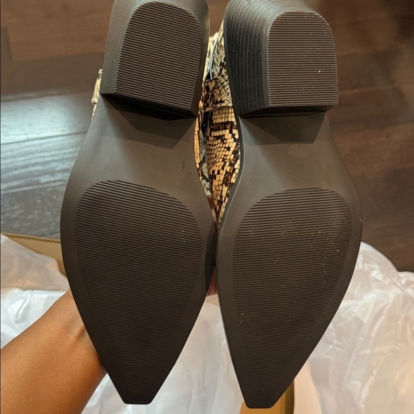 🟤🟤 (S O L D) JustFab Goldie Snakeskin Print Flat Boot Size 9- New in Box - Picture 7 of 10